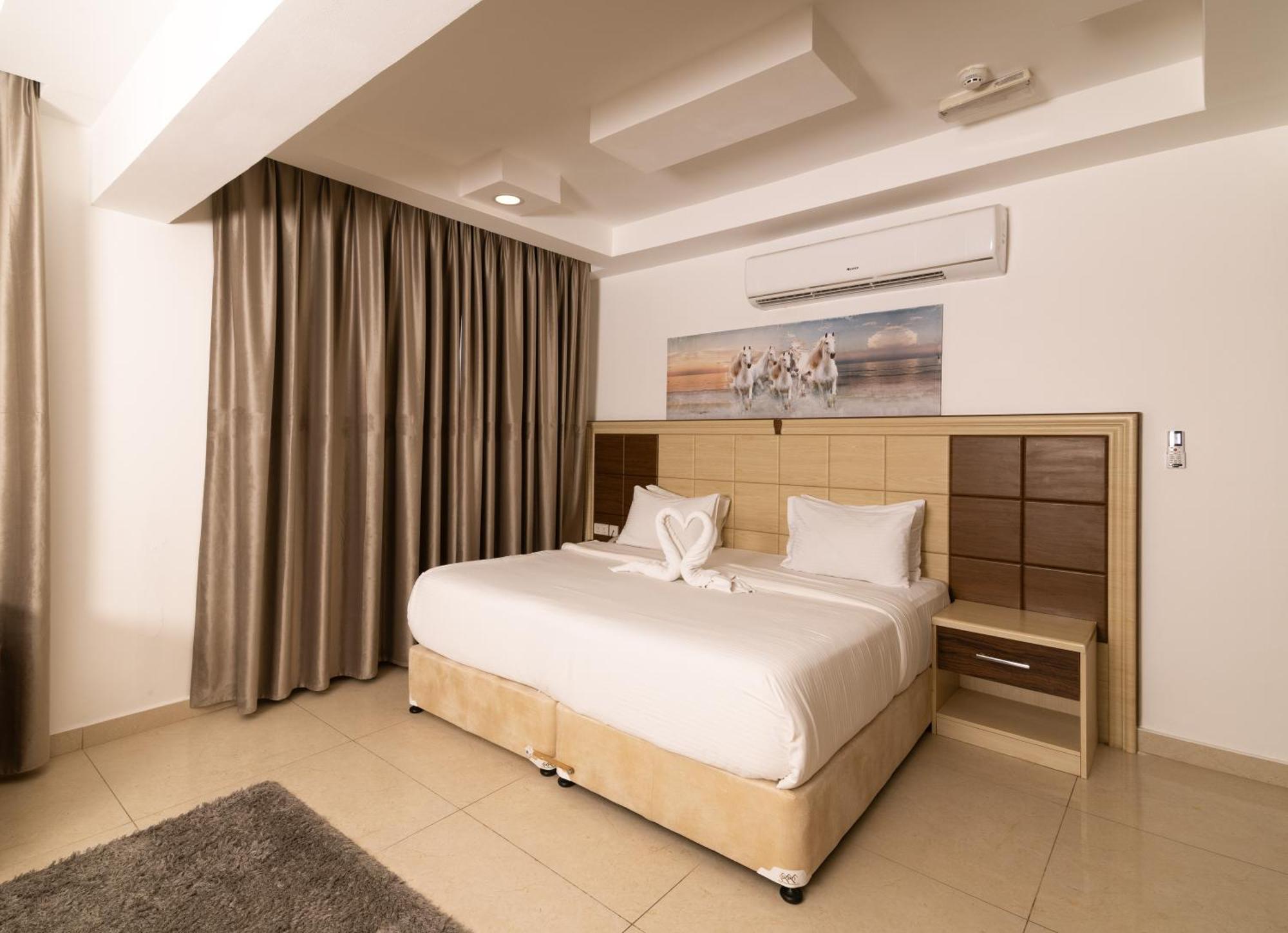 Diamond Star Hotel فندق النجمة الماسية Seeb Exterior photo